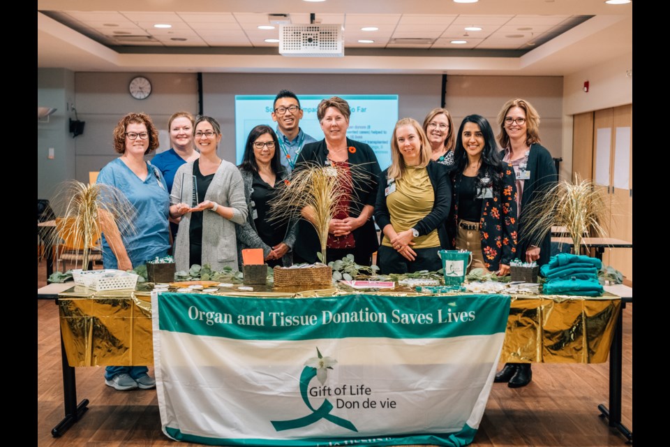 Southlake Regional Health Centre staff are shown with the Trillium Gift of Life Network Hospital Achievement Award.