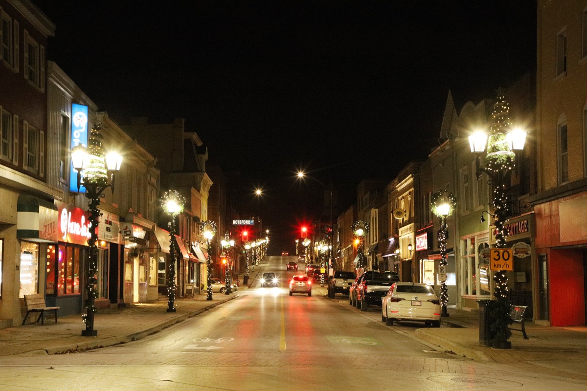 'Grinch' hits downtown Newmarket, pulls the plug on Christmas lights