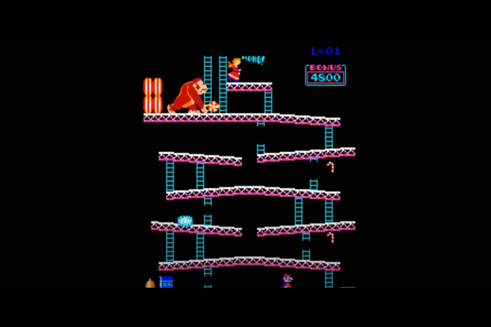 Play Donkey Kong Christmas arcade game in New Westminster - New