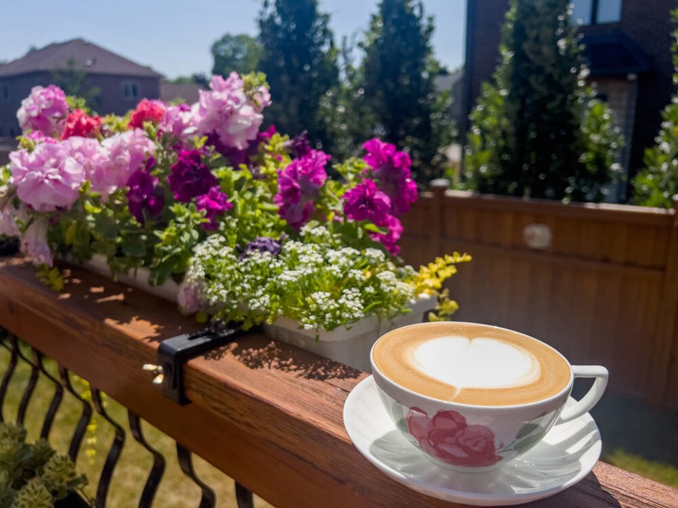 web1_coffeeoutdoorsonthedeck