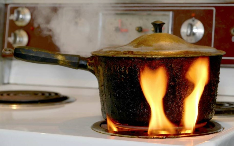 web1_pot-on-the-stove