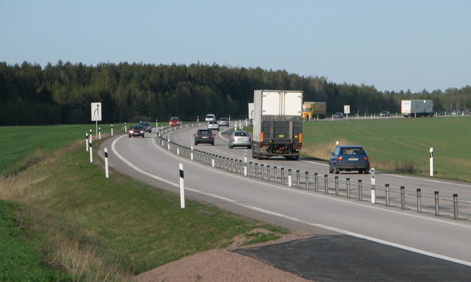 21-highway-sweden-wikipedia-public-domain-photo
