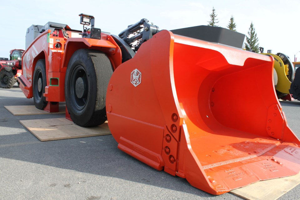 battery-powered-scoop-tram