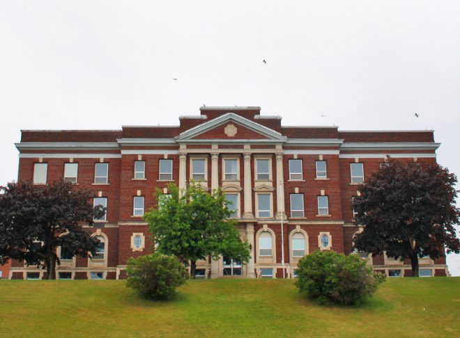 A former courthouse in Thunder Bay that's being renovated into a boutique hotel by developer David Sun will offer views of the city's harbour. 