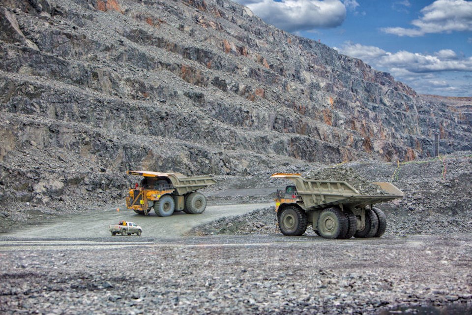 Detour Lake open pit (trucks)