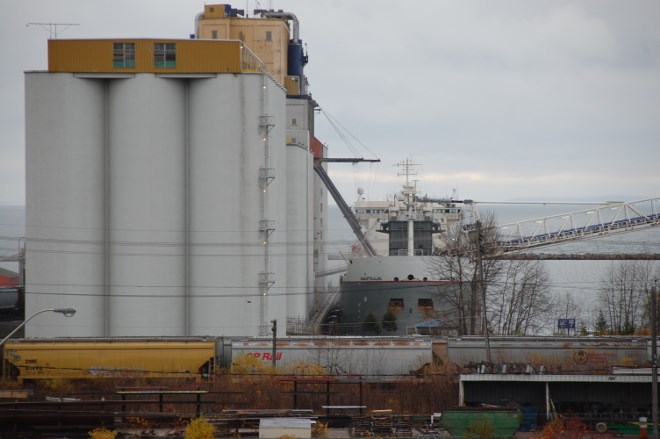 Grain elevator-ship