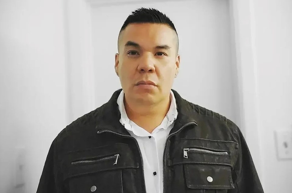 Netmizaaggamig Nishnaabeg Chief Louis Kwissiwa