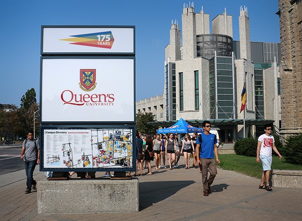 New-queensu-sign-Aug31-2015-02-600