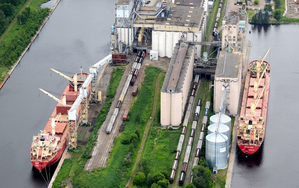 Port of Thunder Bay elevators aerial