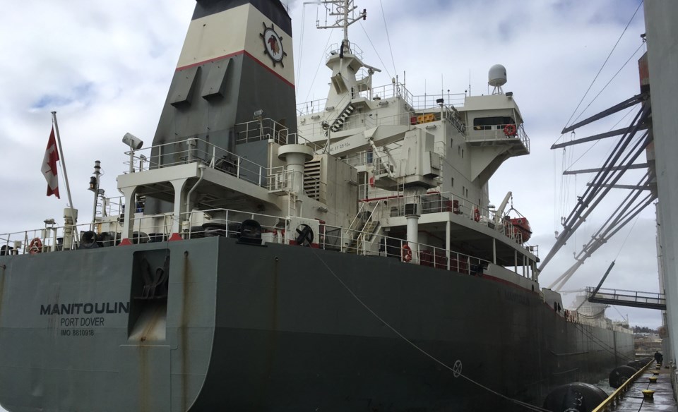 port-of-thunder-bay-grain-loading-1