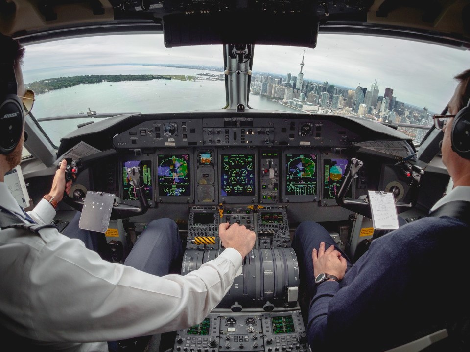 Porter Airlines cockpit