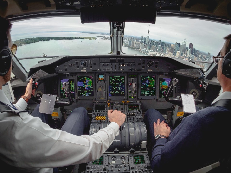 Porter Airlines cockpit