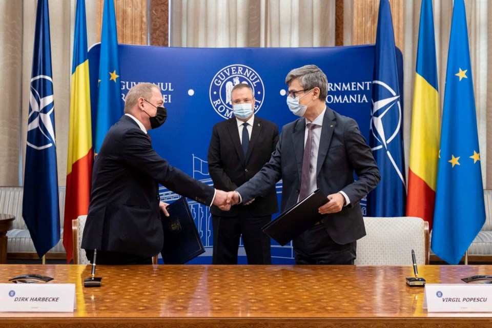 Rock Tech Chairman, Dirk Harbecke (left), and Romania's Energy Minister Virgil Popescu sign a memorandum of understanding.in March. (Rock Tech Lithium photo)
