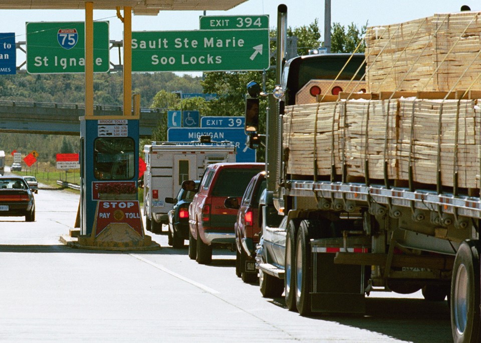 soo-bridge-toll-booth