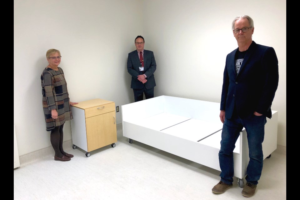 (l-r) Patricia Willard-Inglis, Temiskaming Hospital Foundation board member; Mike Baker, president-CEO of the Temiskaming Hospital; and Roy Dittmann, Three H Furniture Systems president. (Supplied photo)