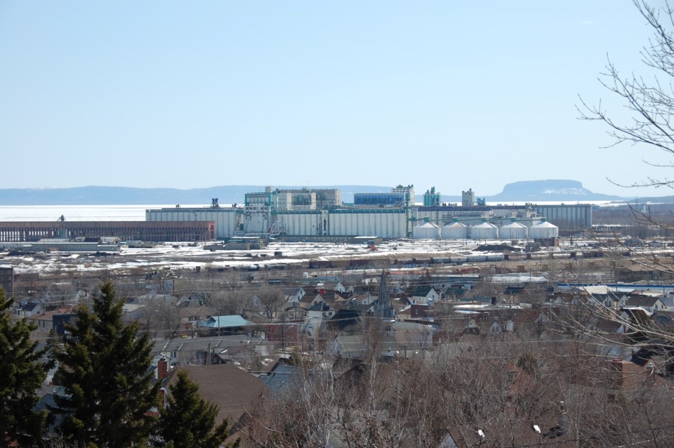 thunder-bay-grain-elevators-northern-ontario-business-photo