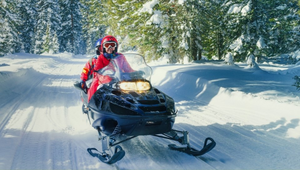 tiao-snowmobiling-photo-1