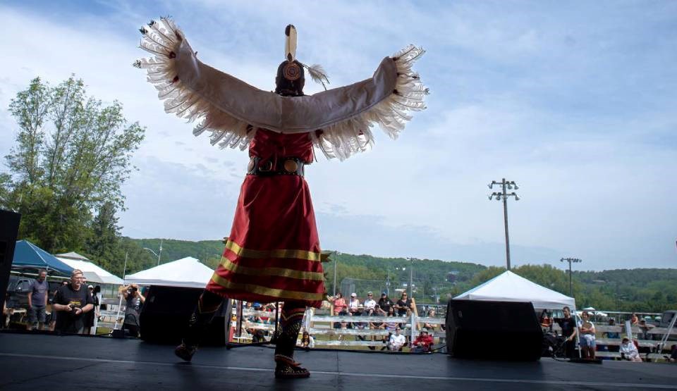 indigenous_tourism_ontario_dancer