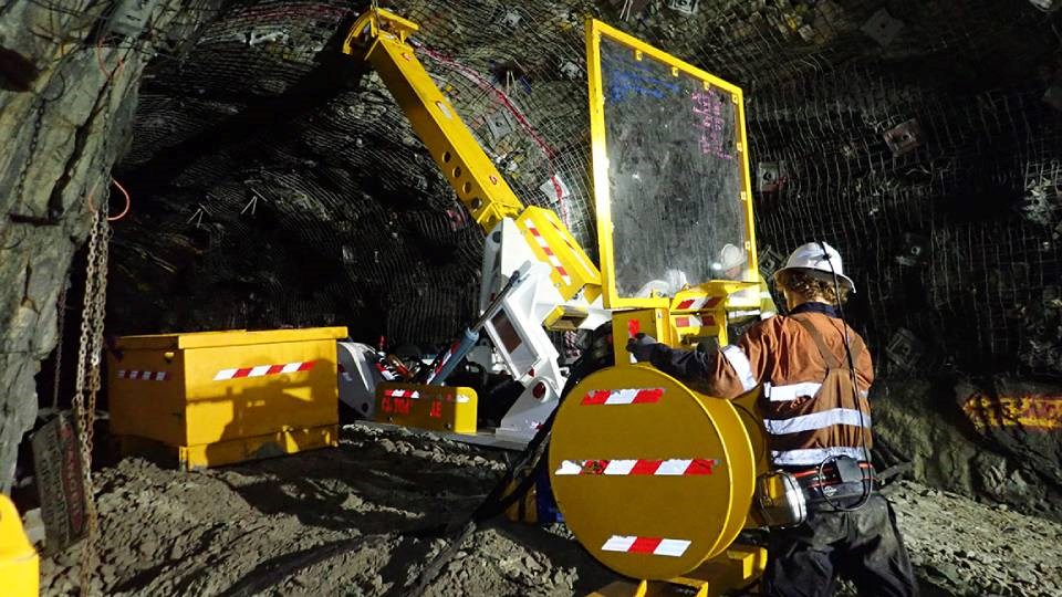 HARD-LINE has teamed up with Murray Engineering and Beltor Engineering on the remote operation of a Mine Extraction Device.