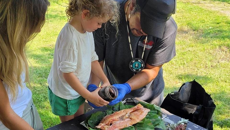 wikwemikong_tourism_fish_fry