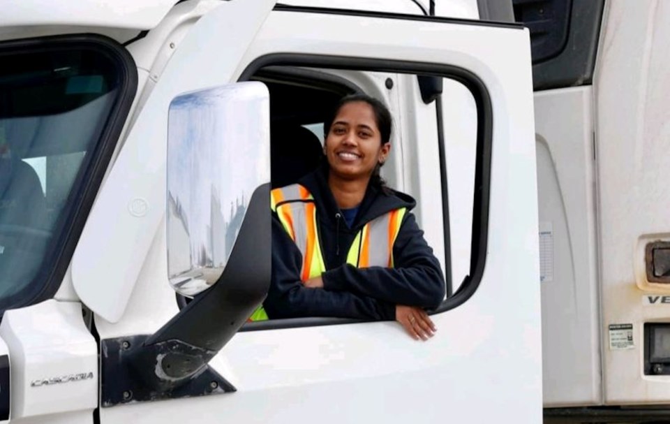 women-truck-fed-photo