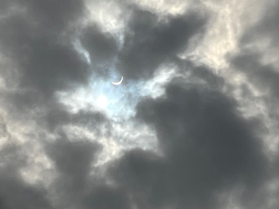 eclipse-from-notl-as-sun-broke-through-the-clouds-at-the-end-of-the-eclipse-photo-by-bill-cochrane