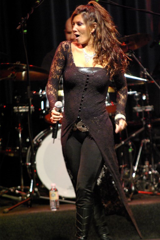 shania-t