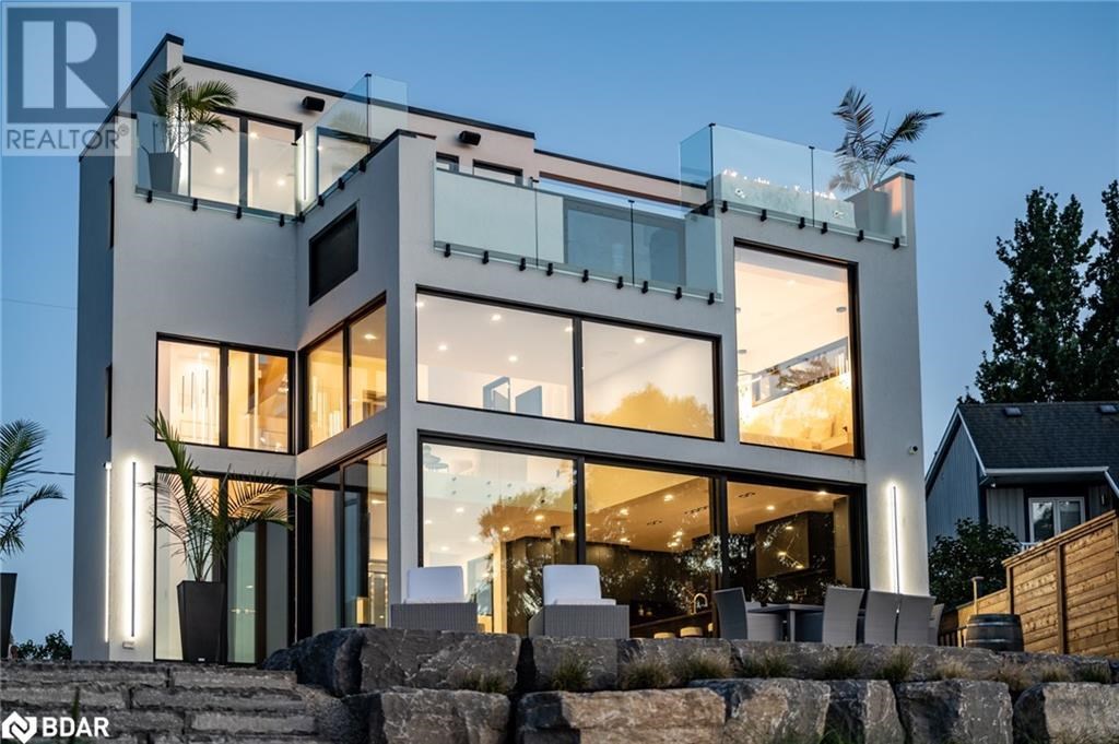 Architectural gem with rooftop pool listed in Niagara-on-the-Lake