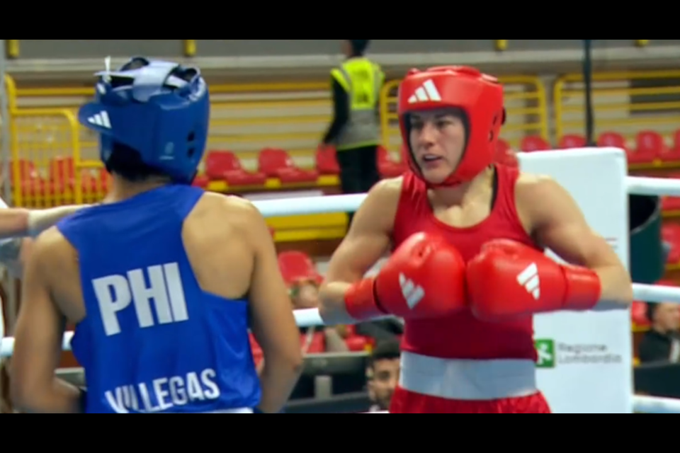 McKenzie Wright, R, taking on Aira Villegas of the Phillipines in round 2 action Friday in Busto Arsizio, Italy. (Screenshot)