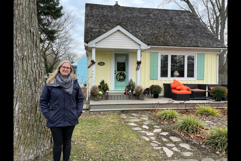 Sarah Kaufman stands outside of the home once owned by her grandparents at 308 King Street.