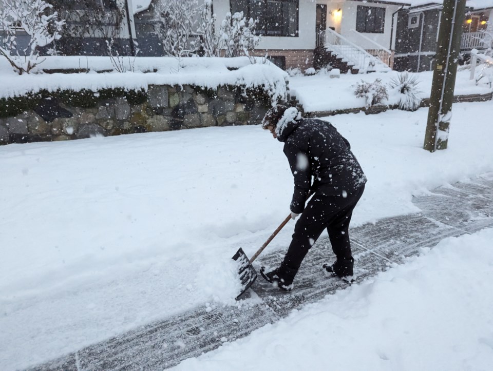 snow-shoveling-cnv