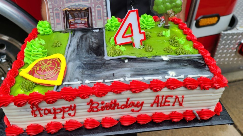 aien firfighter visit cake 5