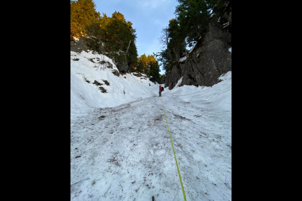 North Shore Rescue members carry out a helicopter extraction from the North Vancouver backcountry, Jan. 26, 2021.