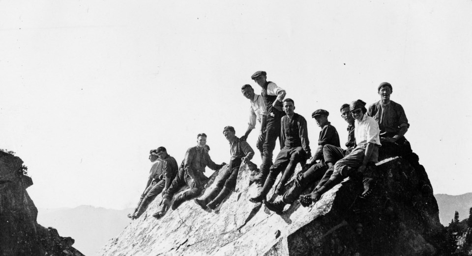 hiking-in-1923
