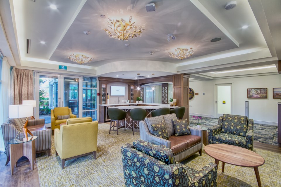 hollyburn-house-the-lighthouse-lounge