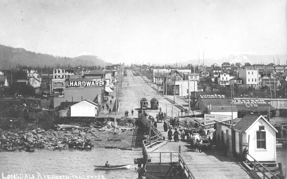 lonsdale-avenue-from-the-ferry-with-ferry-wharf-wagons-streetcars-ca-1907-nvma-457