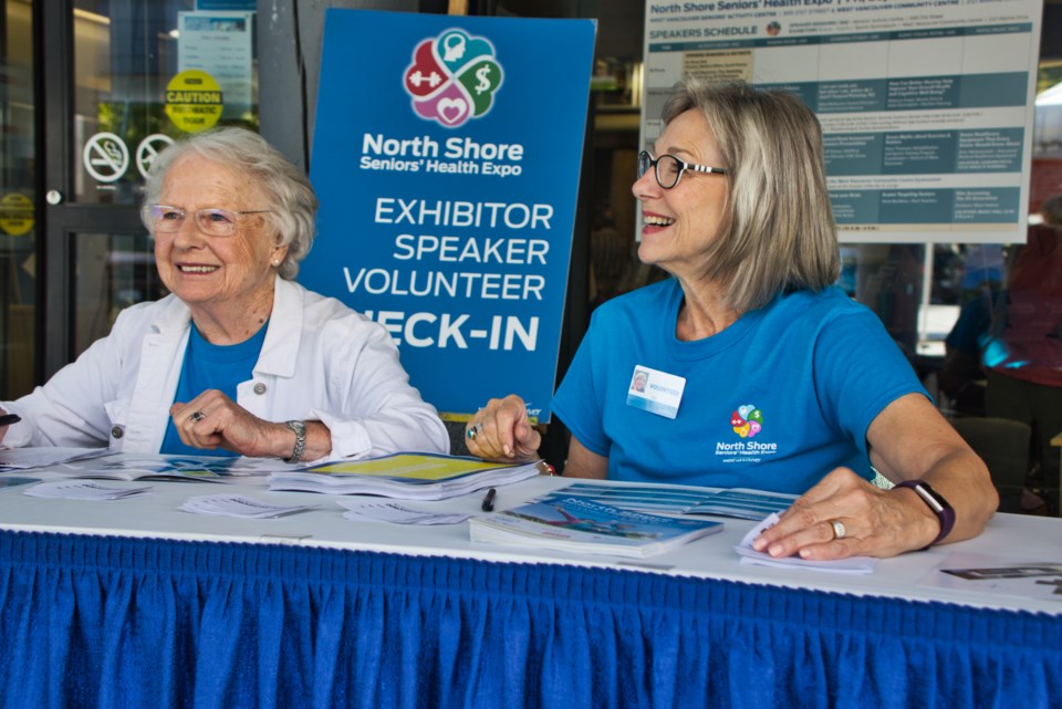 volunteers-northshoreseniorshealthexpo_6941