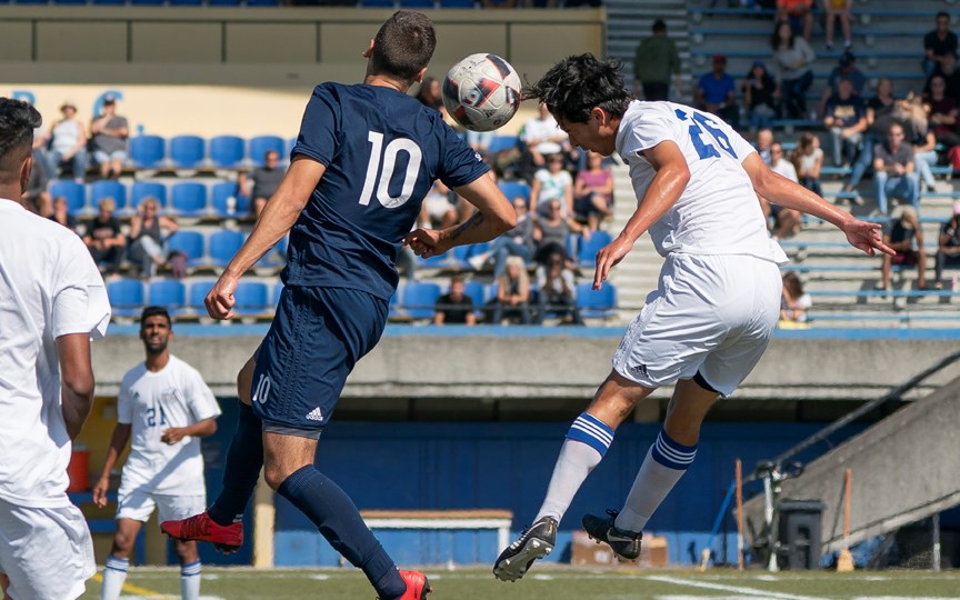 Thomas Garnder attacks a header during a 2018 game with the UBC Thunderbirds. The North Vancouver native was taken first overall in the CPL draft today. 