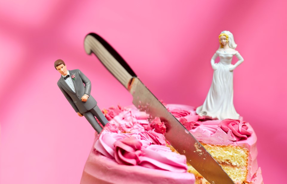 divorce-cake-topper