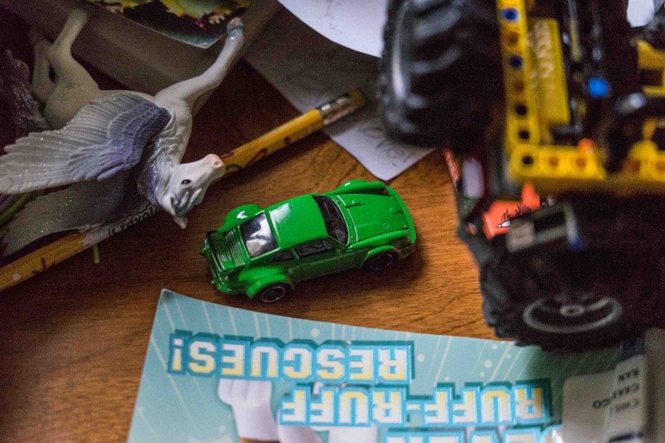 I want toy car shop