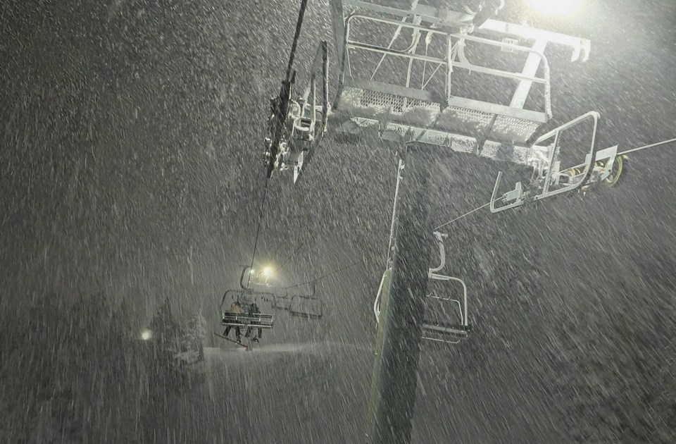 cypress-mountain-snowfall-chairlift-march-2023