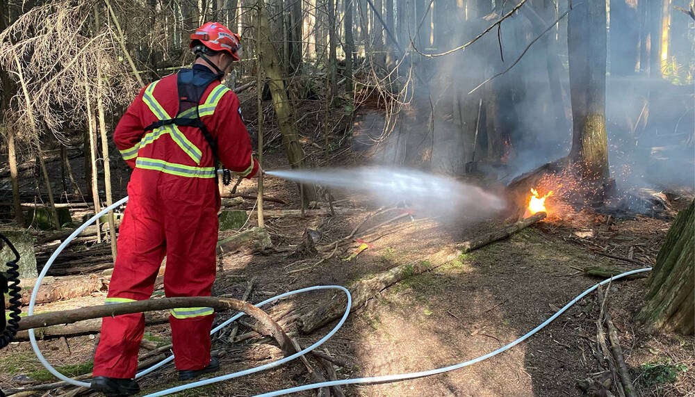 West Vancouver firefighters snuff brush fire - North Shore News