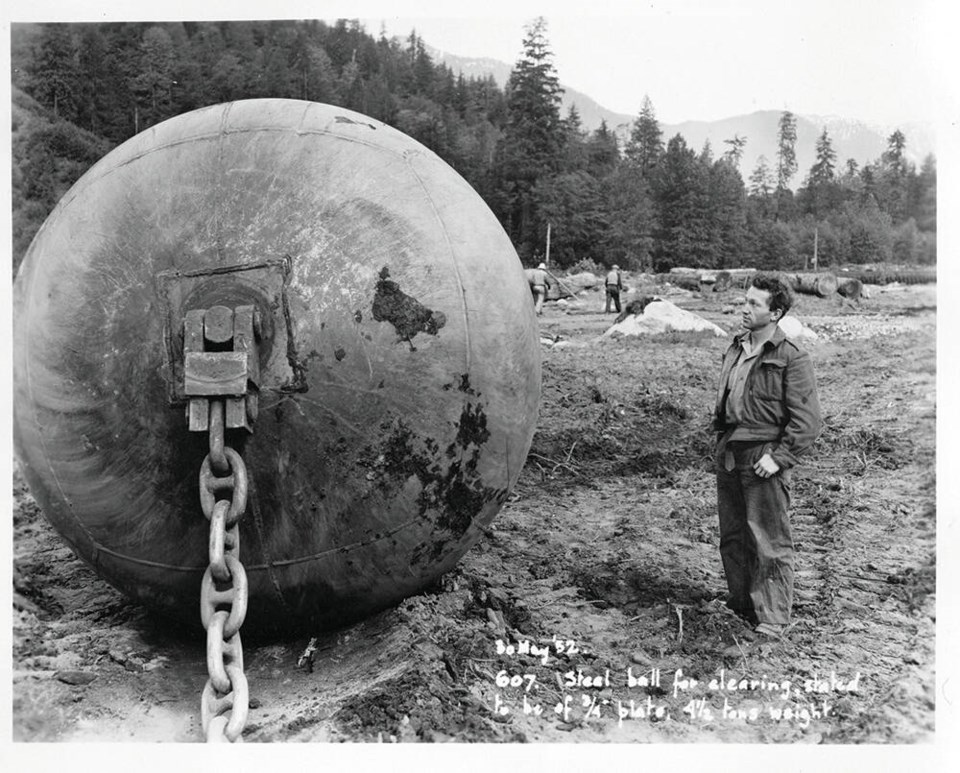 web1_giant-steel-ball