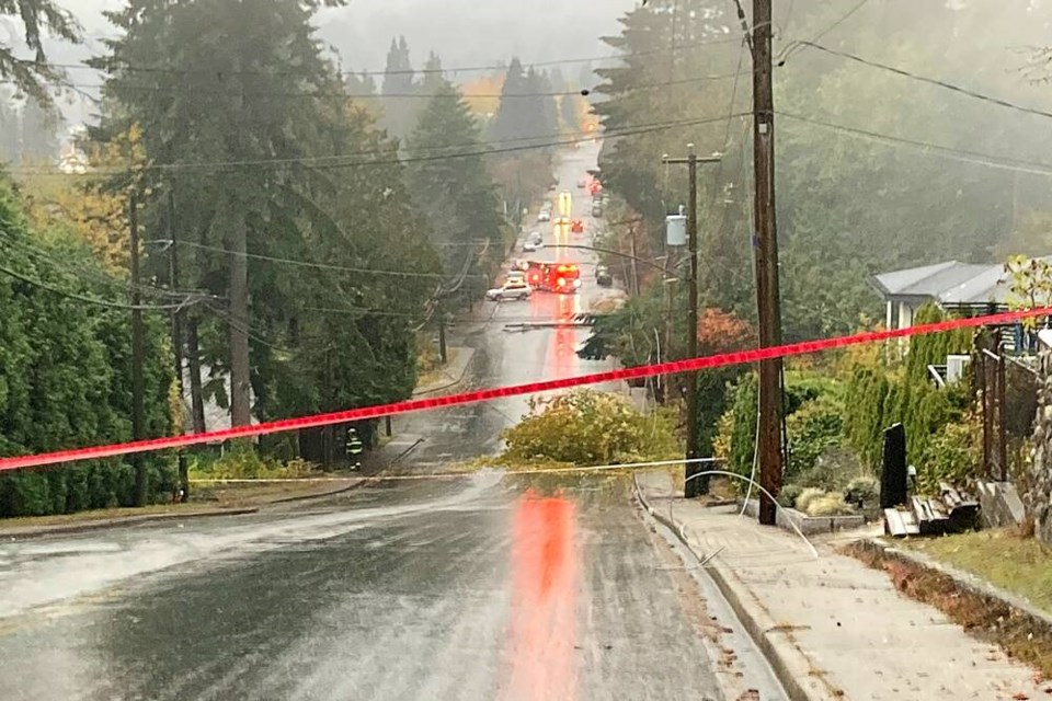 web1_downed-power-line-north-vancouver-east-29th