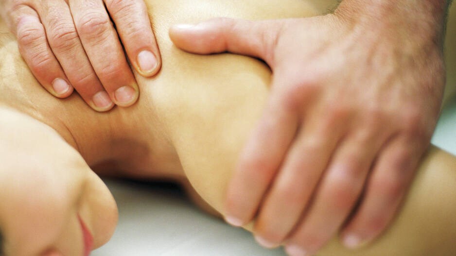 web1_massage-stock-photo_1