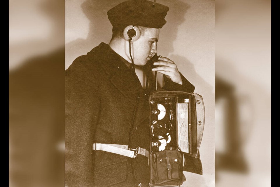 Allied soldiers used walkie-talkies to communicate in the Second World War. | Public domain 