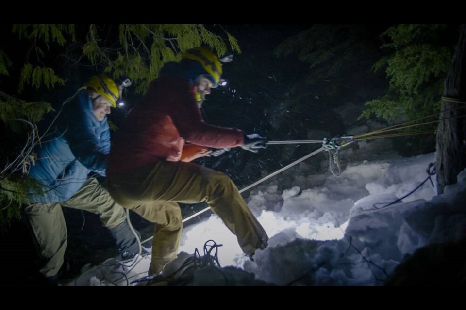 North Shore Rescue volunteers prepare to evacuate five lost and hypothermic hikers from the North Vancouver backcountry, early on Feb. 21, 2023. | North Shore Rescue 