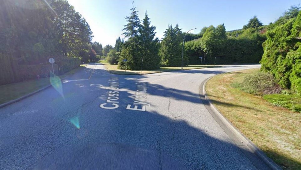 web1_cyclist-serious-injuries-west-vancouver-eyremount-cross-creek