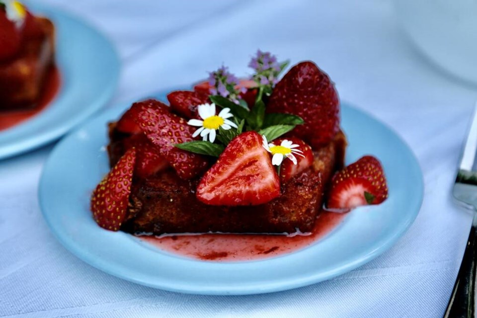 Organic strawberries macerated in honey and cognac, over grilled poundcake with herb flowers. | Laura Marie Neubert 