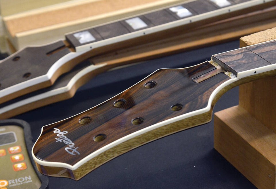 web1_prestige-guitar-03